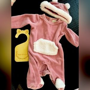 Newborn Girl matching outfits.